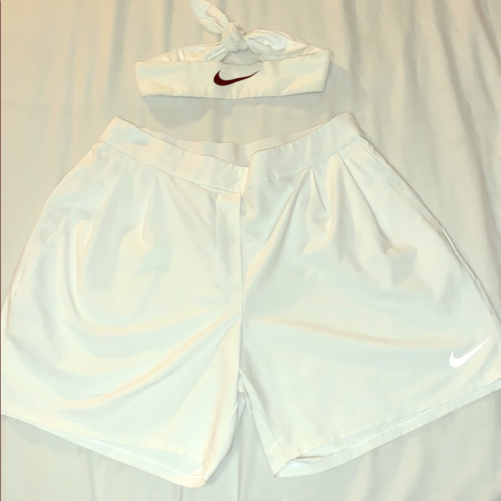 Nike shorts and headpiece ✔️🤍 like new🤍🖤